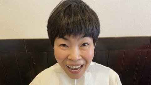 「大盛りパパカレー羨まし」山田花子　夫特製「カレーライス」と彩り豊かな副菜を公開　息子の食事風景を愛犬が眺めている自宅での様子も披露