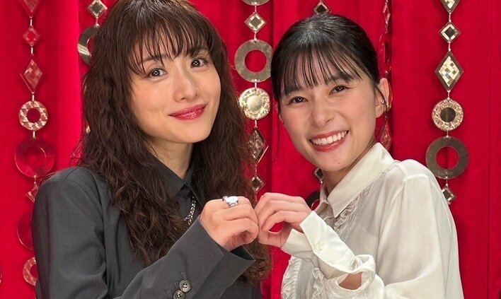 石原さとみ＆芳根京子のキラキラオフショに「可愛いと綺麗の暴力」「これは眼福♡」の声『ポリティカルパン』『波うららかに、めおと日和』