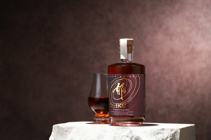 ラム樽でカスクフィニッシュした希少なモルトウイスキー「郁 -iku-」の抽選販売を開始