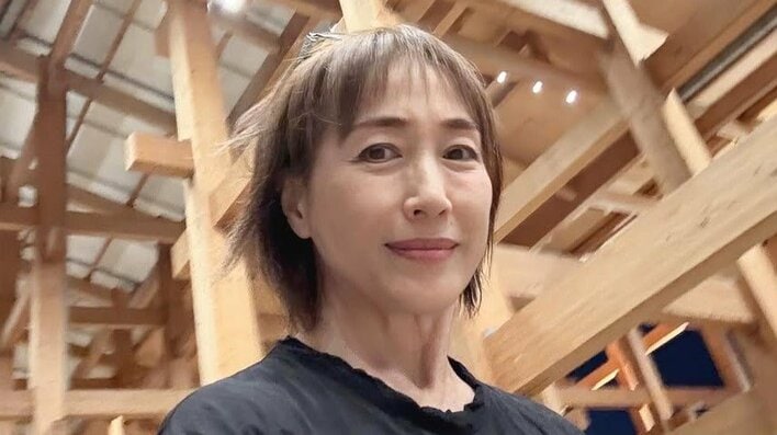 “貴重な写真” 高島礼子「夜の大阪万博 駆け込みました」2㎞歩いた大屋根リングでの自撮りやミャクミャクマンホールも