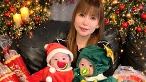 中川翔子 生後2ヵ月双子がクリスマス装飾に包まれ"仰天”の表情披露！「目がキラキラ」寝転ぶ“もみの木”&“サンタ”の映えショットや思わずおなかが鳴ってしまいそうな豪華ディナーも