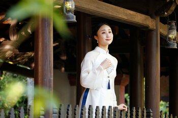 アニオー姫役の音くり寿が歩く　物語の舞台、世界遺産ベトナム・ホイアン