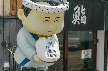 岡崎の“いつもの風景”を、もっと好きになる。町中華・寿司店・朝市などを描いた「街のビーズクッション」発売