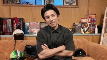 中尾明慶 “秘密基地”のようなガレージを披露！40年以上前のバイク&オリジナルグッズなどに「ロマンに満ち溢れてる」「お宝がたくさん」と反響