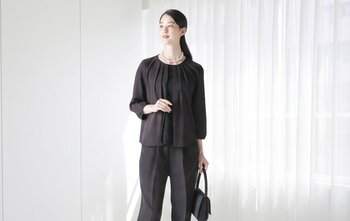 「家族葬」が定番化、“気軽に着用できるフォーマル”需要高まる　洋服の青山から「いざという時」にマルチに活躍するフォーマルが登場