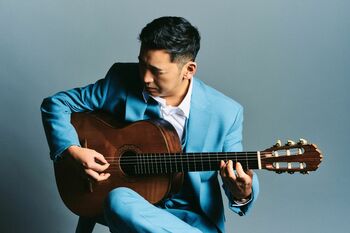 世界最高峰クラシックギタリストが来日！仕掛け人が語るデニス・ソンホの音楽の力