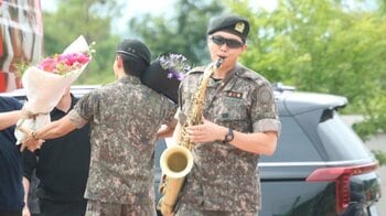 「何でコナン？」BTS RM『名探偵コナン』演奏の謎にファンが推理合戦「Vのため」「歌詞を伝えたかった」本人が明かした真実とは…？