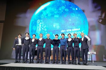 JO1 川尻蓮が白岩瑠姫に土下座！？メンバーの爆笑が止まらない「WANDERING」リリース記念生配信