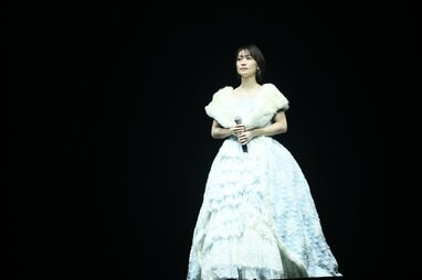 2006年 大島優子　白ドレス　ガチャ　aks 初期　生写真 img_f2c40f623036e1409a81f3b3d1