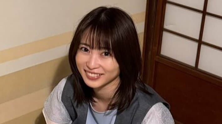 志田未来 まるでディズニー貸切！？人影のないシンデレラ城で堂々たる立ち姿披露に「誰もおらんのすごい」「無邪気で可愛すぎ」
