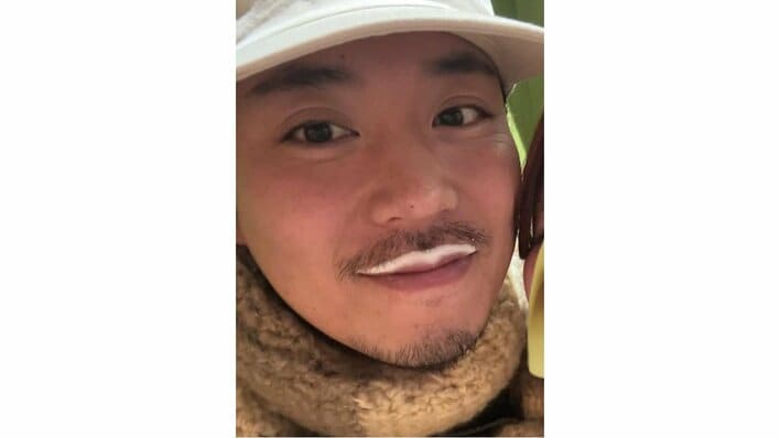 クマムシ・佐藤 15歳年下彼女との“平成プリ”公開！一緒にマフラーを巻いて顔を寄せ合う姿やあざとポーズなどラブラブ感満載