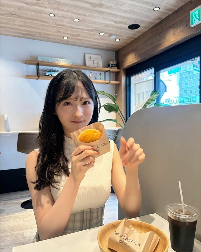 小栗有以 カフェデート風ショット披露にファン悶絶 マラサダ