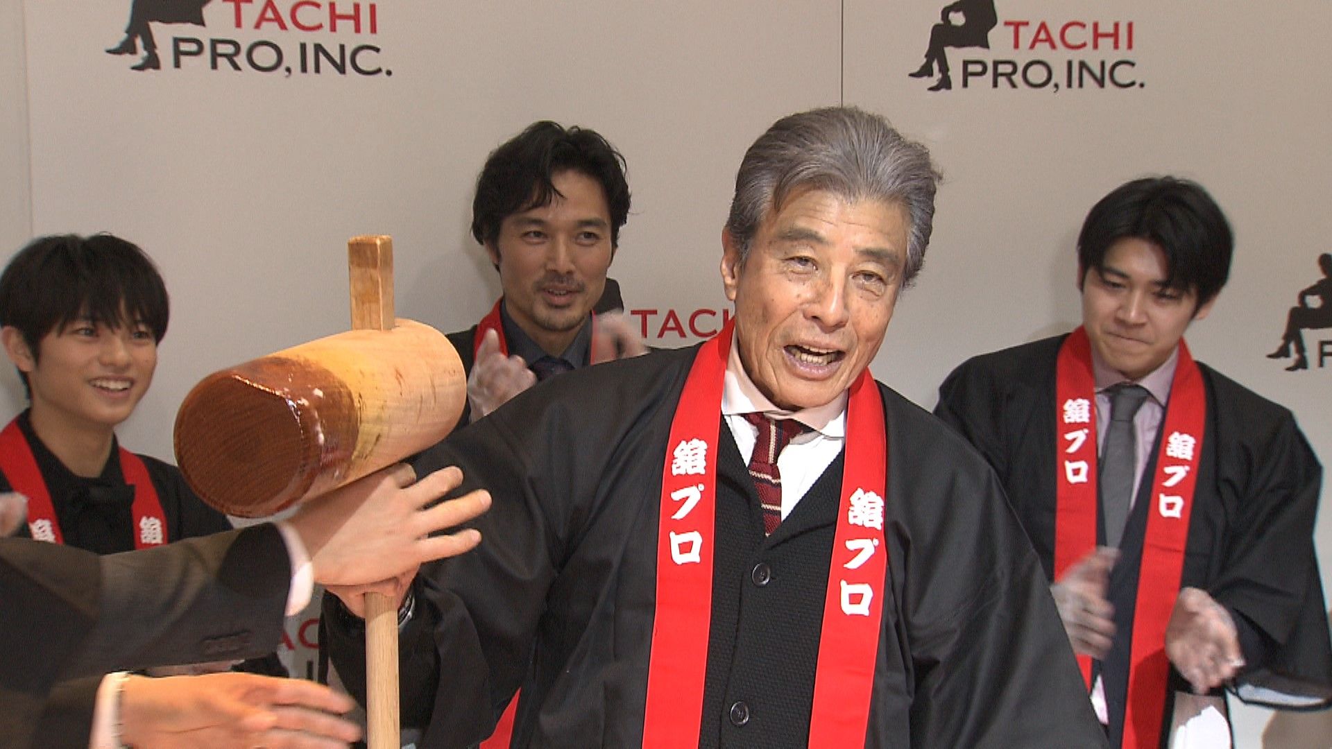 舘ひろし石原プロ貴重法被 法被でハッピーニューイヤー」舘ひろしが達成したい「石原裕次郎