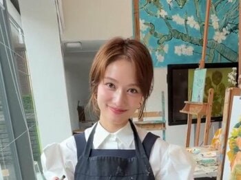 谷まりあ “才能ありすぎ”なヒマワリの絵を披露！海外ワークショップでアートに取り組む姿に「めっちゃ上手」「素敵です」