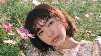 俳優・鳴海唯　かわいすぎる花柄ドレス姿を披露！季刊ZINE第2号の表紙＆特典公開　鳴海唯の幻想的な美しさに大反響！