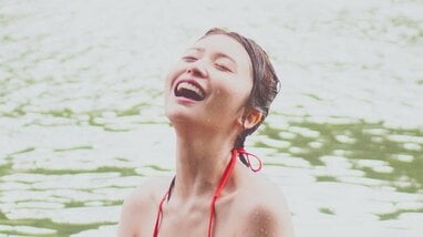長濱ねる 水着姿で笑顔満開ショット！ “バブみボディ”話題の2nd