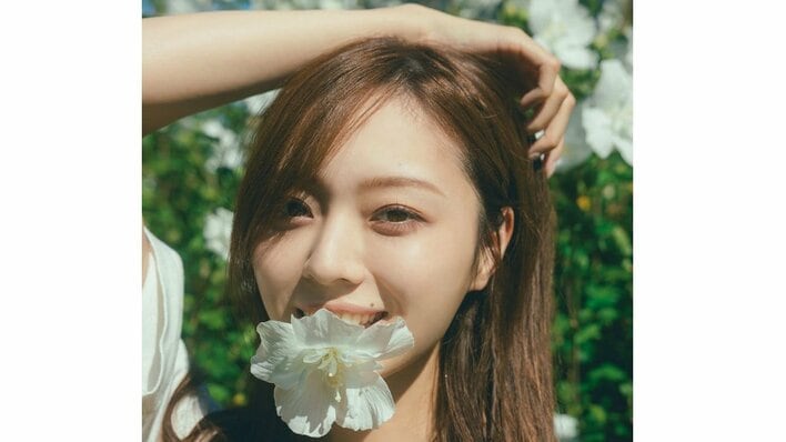 乃木坂46梅澤美波 花柄ワンピで無邪気な街ブラショット公開！晴れ女ぶりを発揮 2nd写真集先行カット第2弾
