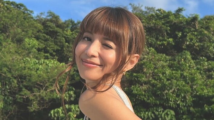 芸能活動再開で話題 吉川ひなの 移住先の沖縄で子供たちとGWを満喫！全力で公園を楽しむ姿に「元気すぎなお母さんでえらい」