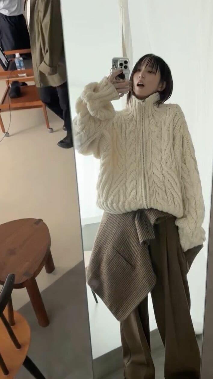 本田翼★niko and ...HERSHEY'Sコラボクッション★二点セット 本田翼 “絶対領域”あらわな超ミニ丈×ニーハイ姿を披露「何回も見て