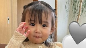 「何この光景は！？」1歳女の子が姉に顔をなでられウトウトする様子が「天使」と反響！まるで催眠術？“ゴッドハンド”に何度もおねだり「どうしよう可愛すぎる」【激かわキッズ奇跡の瞬間】