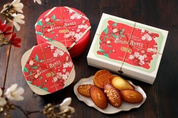 焼き菓子専門店〈 ビスキュイテリエ ブルトンヌ〉のお正月ガレット・デ・ロワなどお正月限定の焼き菓子や、華やかなアソートギフトを販売します。