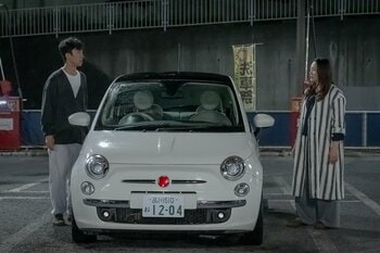 過去の約束が生きていると明かしたあん（仲間由紀恵）に反論する渉（北村有起哉） 2人はケンカをするため車に乗り込み…『小さい頃は、神様がいて』第2話予告