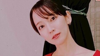 「うなじが色っぽい」吉岡里帆 華やかな着物ショット披露！気品あふれる立ち姿にファン歓喜「神々しい」「見惚れてしまいます」