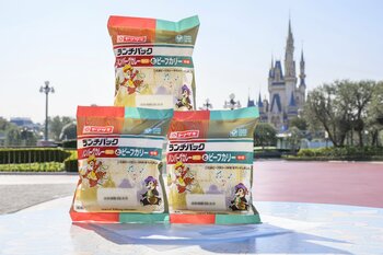 ディズニーのカレー2種類が「ランチパック」に！長さ40㎝のミッキーロングパンが再登場 家でもパーク気分味わえる