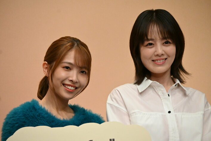 伊原六花 “尋常じゃない量”のお菓子持ち込みを寺本莉緒から暴露され「この子たちが待ってると思うと頑張れる」と告白『小麦とバターと復讐と』制作発表