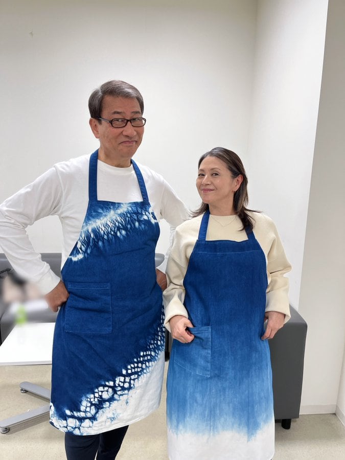 続・続・最後からニ番目の恋　エプロン 2つで400円？】小泉今日子＆中井貴一が藍染“リンクコーデ”公開でSNS