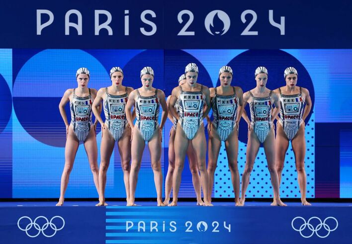 脇腹見える水着がかわいい」やロボットのようなおもしろ水着も！？世界