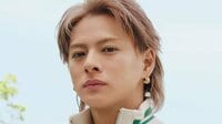 平野紫耀 超どアップ横顔に「罪レベル」とファンもん絶！色気漂う“まるで貴公子のよう”なブルーシャツ姿公開「透明感はんぱないね」