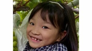 ののちゃん “1房約1キロ”シャインマスカットを収穫する様子を公開！大粒の果実を自身で収穫＆妹と味わう姿に「確かに重そう」「いっぱい食べて」
