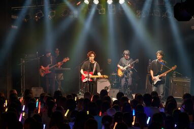 草川拓弥が櫻井海音と初のバンドマン役に奮闘！「スタンドマイク