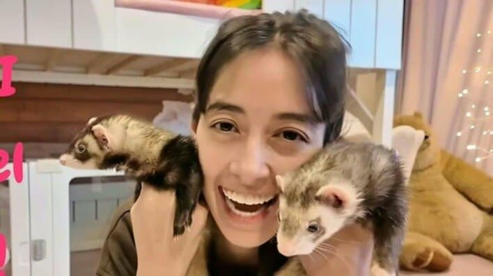 【画像11枚】森泉 豪華自宅”アップデート”にペットのフェレットも大興奮！大胆ポーズで独自の遊び方を編み出す可愛すぎる光景を見る
