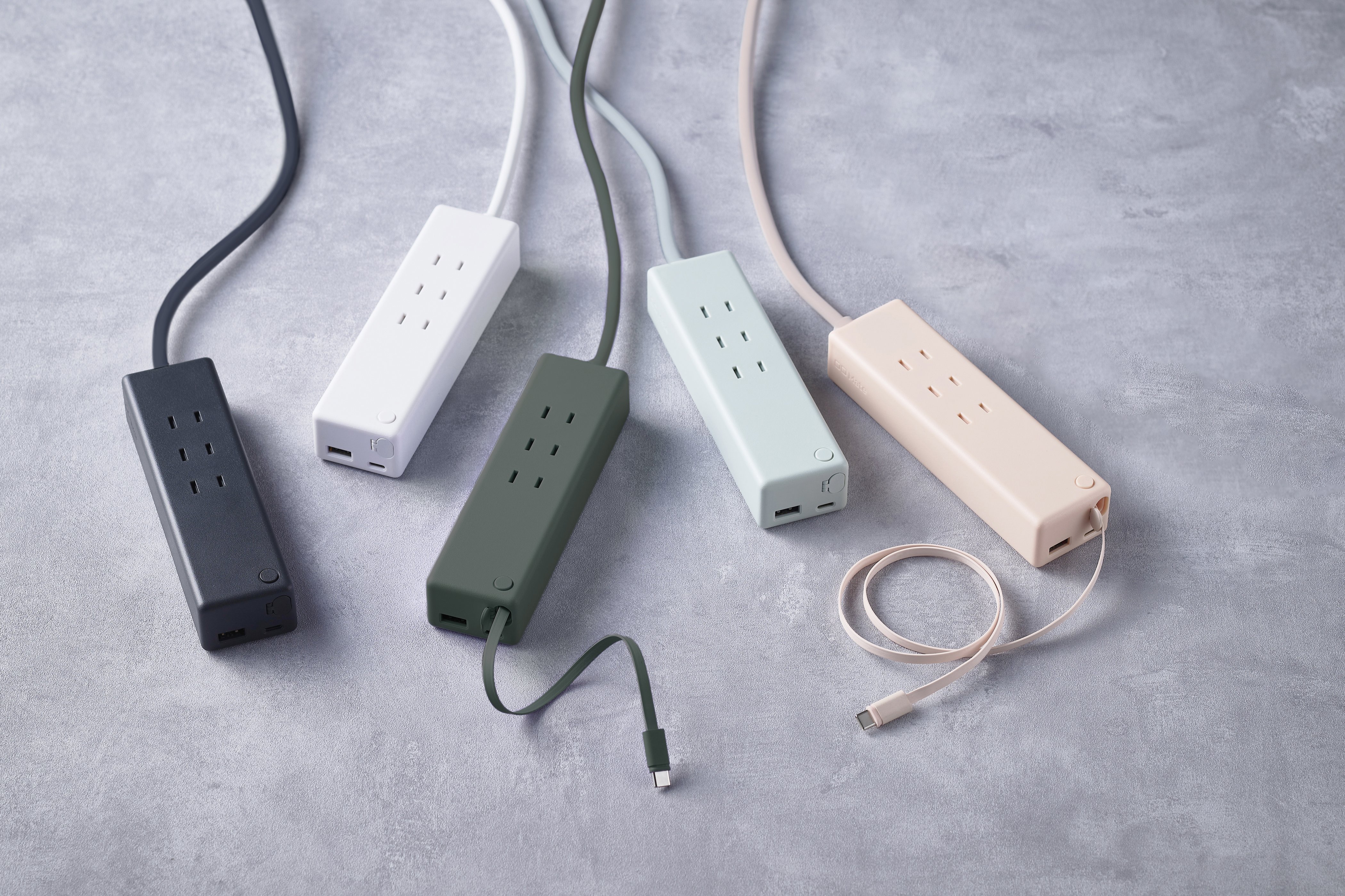 株式会社CIO】ボタンひとつでケーブルが飛び出す！コードリール式充電