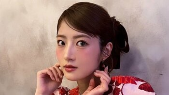 元乃木坂46若月佑美 愛車のバイクでのツーリング姿を公開！クールに腰掛けカメラを見下ろすワイルドなショットに「めちゃめちゃカッケー」