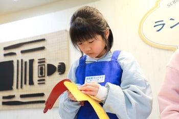 キッザニア甲子園に期間限定「ランドセル工房」が今年も登場。「オリジナルネームタグ ワークショップ」も同時開催