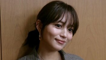 川口春奈 熱心に編み物中の“まさかの表情”公開し「吹きました」と反響！真剣モードでカラフルな作品を作る様子に「すごい」「ベビたんに編むのかな」