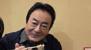 高橋英樹 妻とのラブラブディナーで「20年ぶりの…」老舗で懐かしのそばや親子丼を堪能しご機嫌な表情に「奥様が羨ましい」「笑顔が素敵」