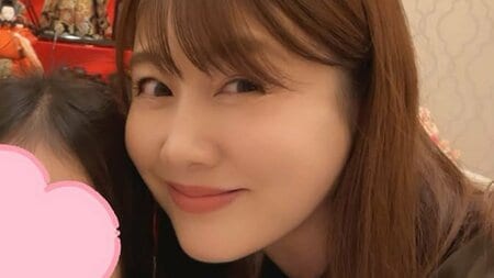 「立派」2児の母・安めぐみ 豪華絢爛な自宅の五段飾りひな人形を披露！娘たちとのひな祭りショットに「素敵なSHOT」「かわい～い！」