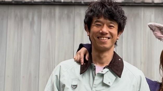 庄司智春 “俺のオンナ”に有名なジャケ写ポーズをお願い！うさ耳つけたノリノリな姿に「ナイスカメラマン！」「愛がものすごい伝わる」