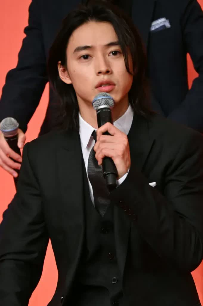 大沢たかお「人間技じゃない」山﨑賢人と清野菜名のアクションに驚き
