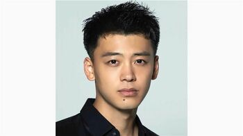 竹内涼真 ムキムキの二の腕を披露  サンディエゴを散策する姿に「世界で1番タンクトップが似合う男」と絶賛の声