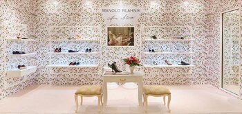 【マノロ ブラニク】「マリー・アントワネット ポップアップショップ」を伊勢丹新宿店で開催中