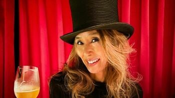 萬田久子(66) キックボクシング姿を披露！スタイルキープの秘訣！？ 「心身ともに引き締めて」とサンドバッグ打ち