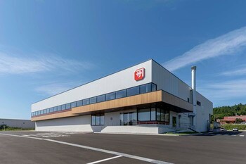 マルコメグループ、かねさに新しい生産拠点「かねさ顆粒みそ工場」と初の体験型施設「顆粒みそ体験館」が、2025年9月18日に開業　成長著しい顆粒みその生産能力が、従来の2倍に相当する1億食体制