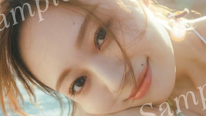 乃木坂46梅澤美波 水着カット解禁「メロつき不可避」な視線にドキッ！2nd写真集『透明な覚悟』特典ポストカード