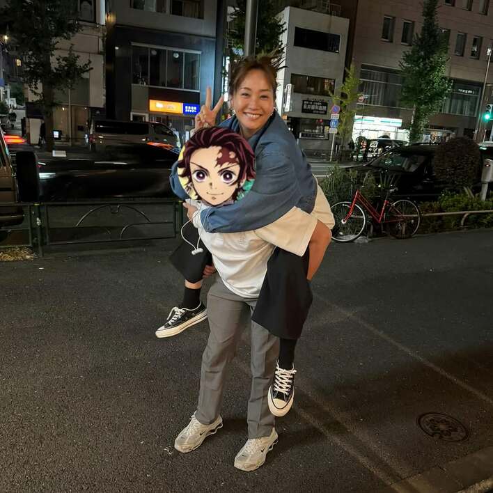 【画像5枚】「ムカついてしょうがない！」庄司智春の長男(13)が妻・藤本美貴をおんぶした姿を見る