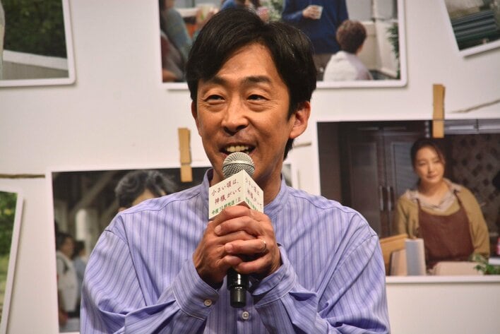 【写真】ドラマ『小さい頃は、神様がいて』舞台挨拶の様子を見る